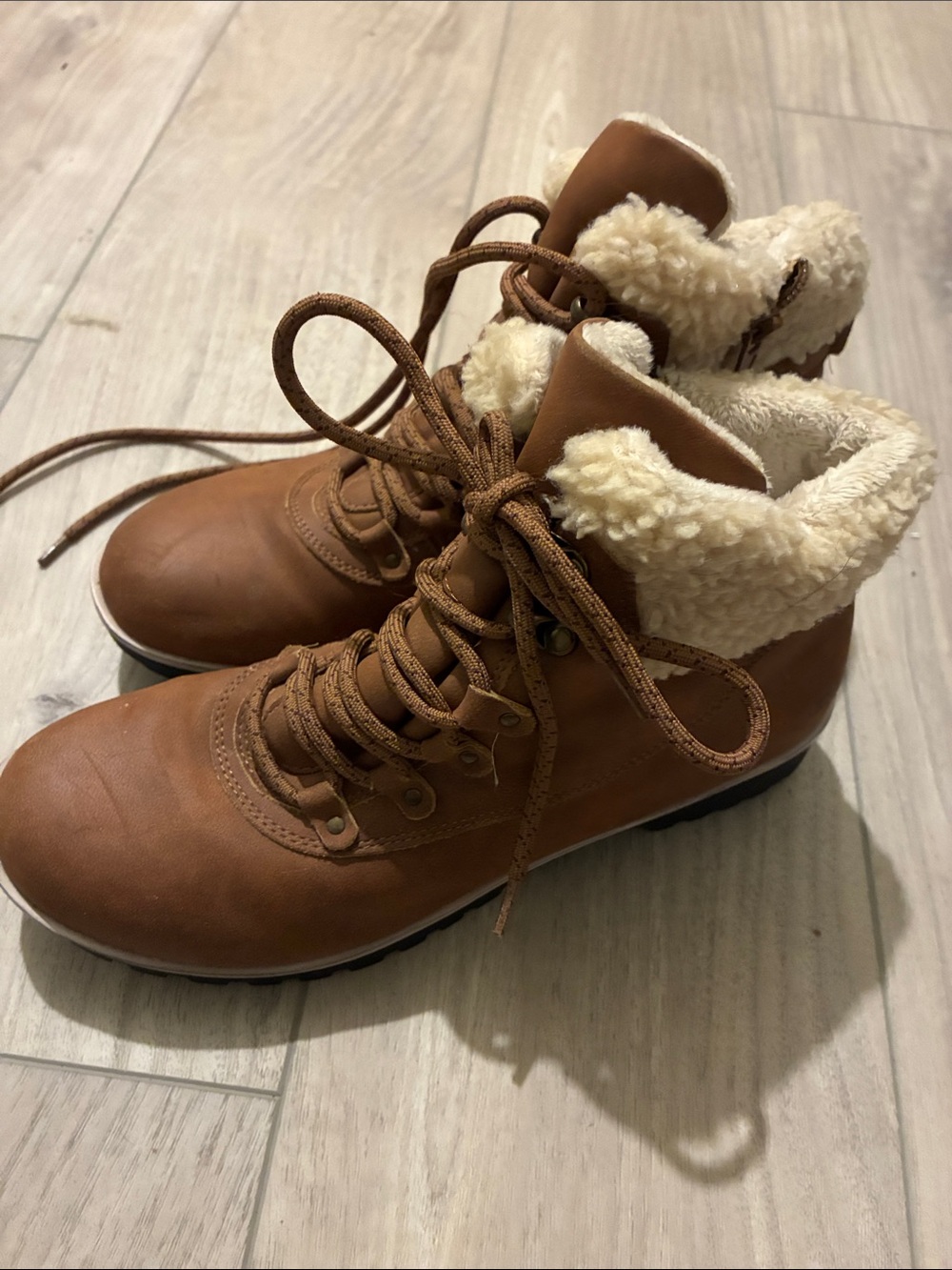 Women s Tan Faux-Shearling Lace-Up Winter Boots